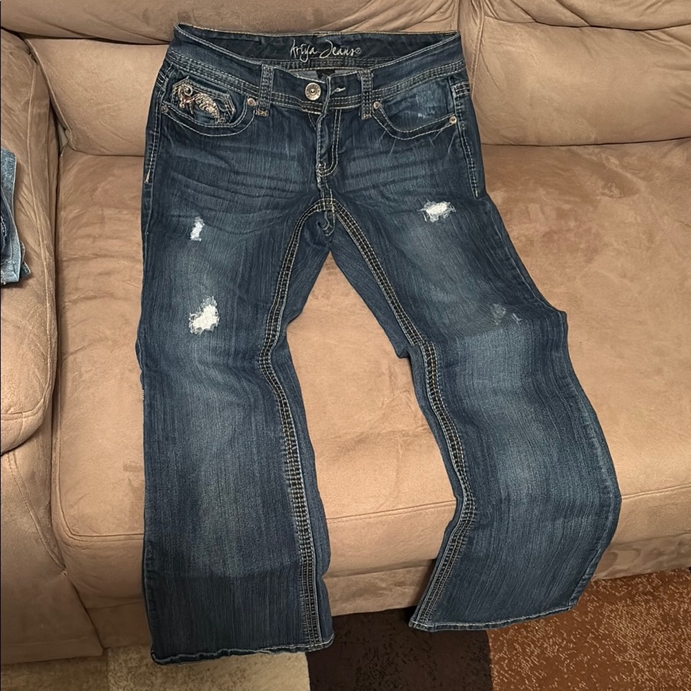 Stylish Distressed Ariya Blue Jeans. In great condition.
